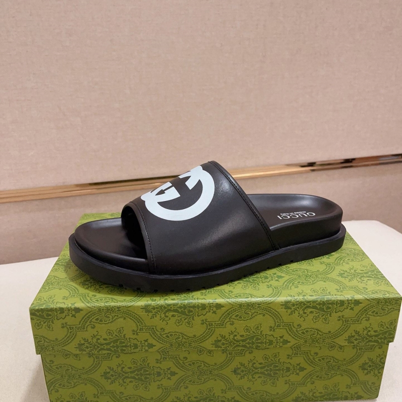 G*u*i slippers